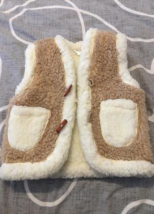 Теплые жилетка на овчине