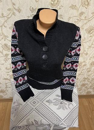 Кофта з принтом на рукавах