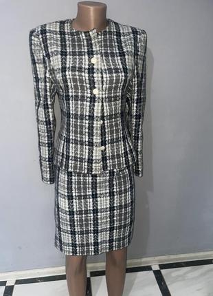 Жіночий костюм