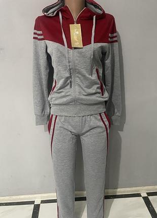 Жіночий костюм