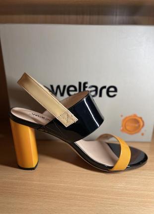 Стильные кожаные босоножки welfare р. 39