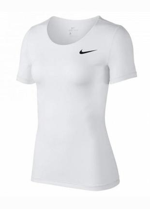 Стрейчевая футболка в молочном цвете от nike