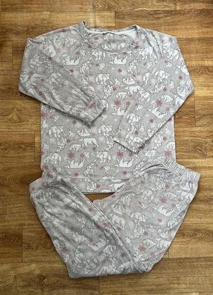 Сіра тепла плюшева піжама з новорічним принтом tu