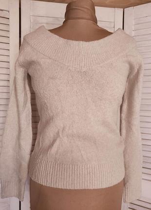 Молочний светр