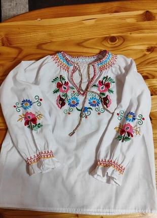 Вишита блуза для дівчинки