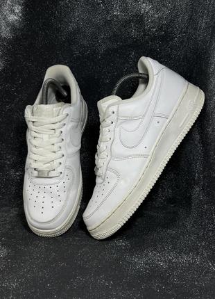 Кроссовки белые кожаные nike air costume