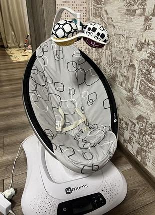 Колебательный центр 4moms