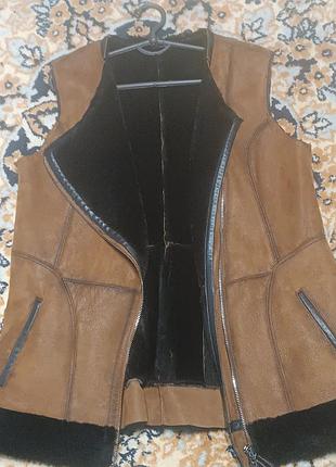 Жилет из натуральной кожи внутри цигейка