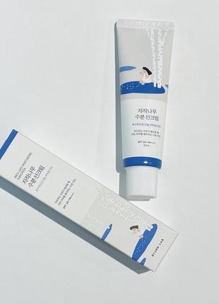 Сонцезахисний крем з березовим соком round lab birch juice moisturizing sunscreen 50 ml