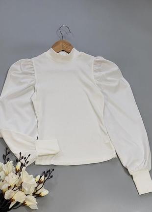 Гольф в рубчик с объемными рукавами