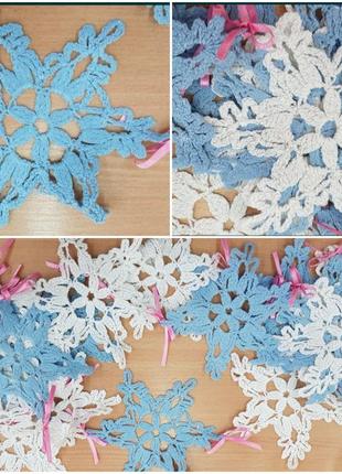 Вязаная новогодняя гирляднда-снежинки