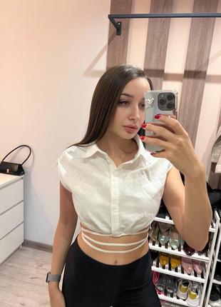 Біла блуза на завʼязках bershka