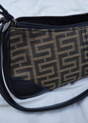 Сумка-багет в принт в стиле fendi сумочка сумка багет кросс боди5 фото