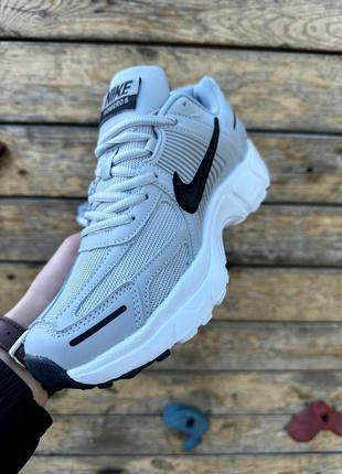 Кросівки nike zoom vomero 5