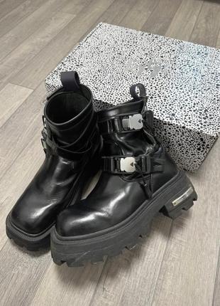 Черевики eytys