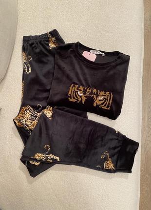 Піжама, костюм для дому