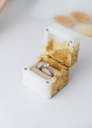 Деревянная коробочка для кольца из эпоксидной смолы harmony 40х40х40 мм white шкатулка из смолы
