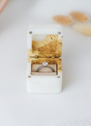 Деревянная коробочка для кольца из эпоксидной смолы harmony 40х40х40 мм white шкатулка из смолы