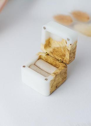 Деревянная коробочка для кольца из эпоксидной смолы harmony 40х40х40 мм white шкатулка из смолы