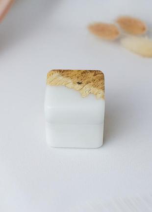 Деревянная коробочка для кольца из эпоксидной смолы harmony 40х40х40 мм white шкатулка из смолы