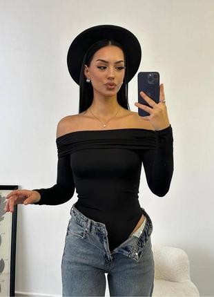 Боди с открытыми плечами