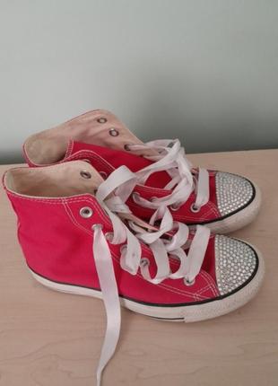 Кеди жіночі з стразами бренду "converse".
