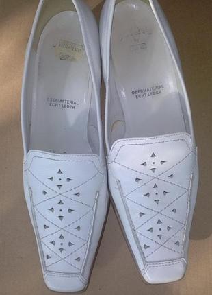 Літні кожані білі туфлі розмір 38,5