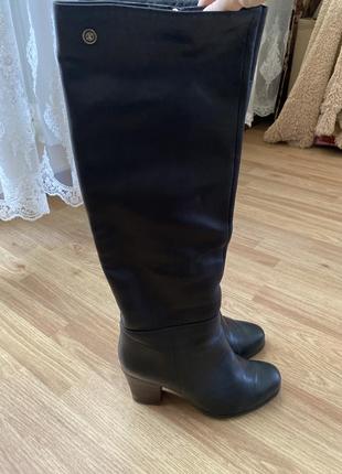 Кожаные зимние сапоги на каблуке