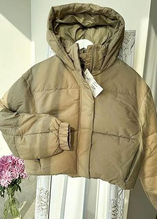 Бежево оливковая водоотталкивающая зимняя куртка дутик с капюшоном