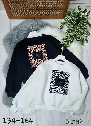 Теплий світшот з трендовою нашивкою