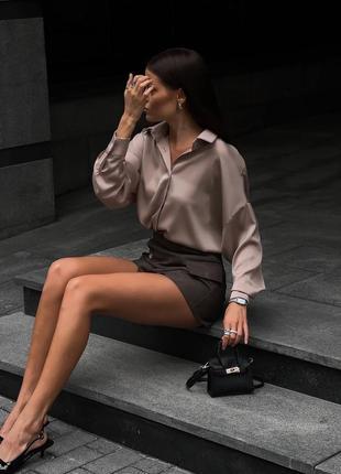 Сорочка жіноча нарядна святкова ділова класична шовкова біла червона зелена коричнева осіння на осінь демісезонна оверсайз з коміром