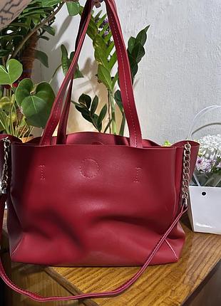 Женская сумка женского цвета