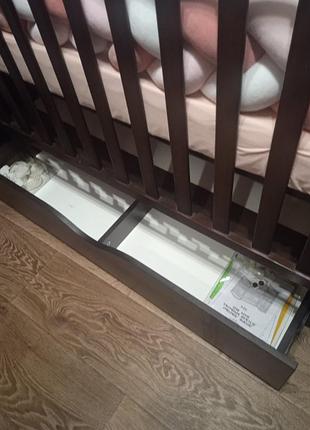 Кровать-маятник и комод