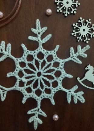 Вязаная снежинка - елочная игрушка ручной работы - подарок на рождество и новый год