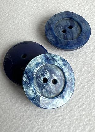Пуговица  костюмная  блестящая 2отв синяя 23мм пластик
