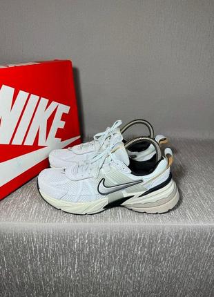 Оригінальні кросівки nike flyknit 1 team red cross blue background card