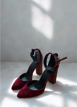 Замшевые босоножки