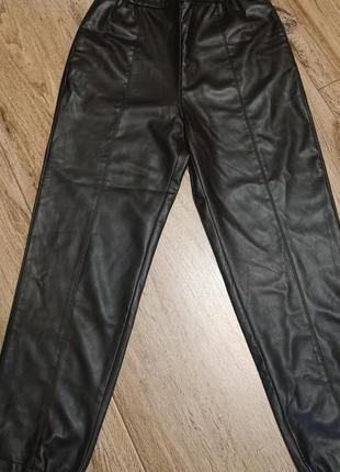Кожзам брюки джоггеры zara s( м/