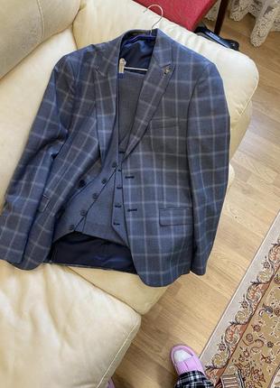 Классический костюм тройка мужской