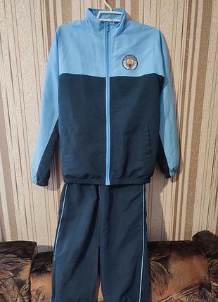 Класний спортивний костюм