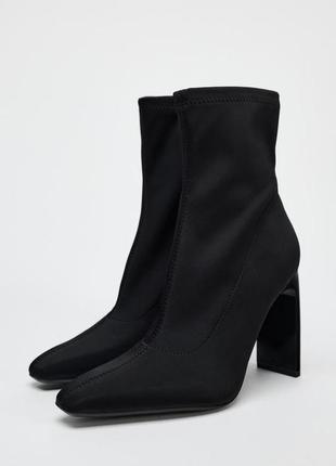 Атласні черевики на підборах зі строчками zara
