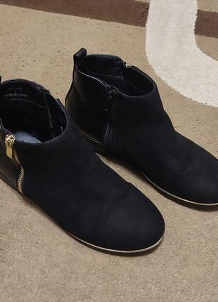 Фірмові чоботи