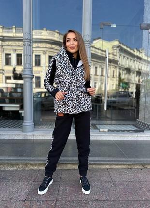 Жіночий теплий спортивний костюм трійка утеплений на флісі з жилеткою жилетом лео леопард зимовий зимній зима