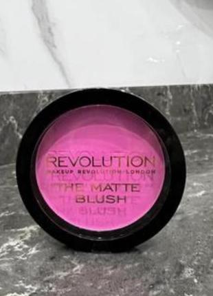 Матовые румяна makeup revolution london в оттенке dare, 8.9 г