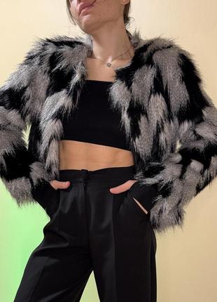 Очень крутая и стильная шуба искусственная теплая