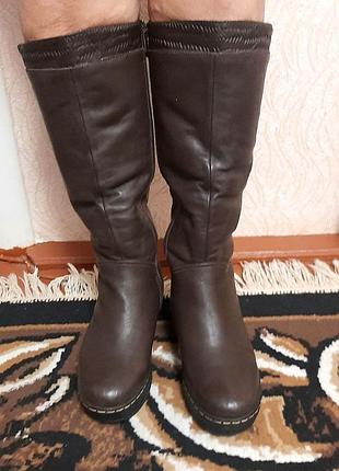 Продаю новые кожаные сапоги размер 38