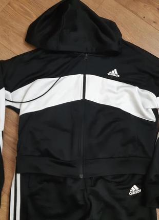 Спортивный костюм adidas для женщин размер 40-42