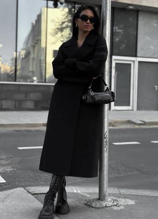 Теплое зимнее пальто на подкладке.
оверсайз фасон и трендовая длина макси