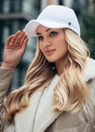 Жіноча біла тепла м'яка бейсболка
