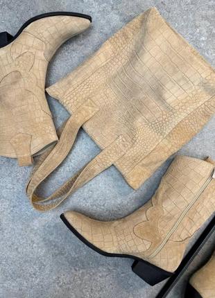 Эксклюзивные сапоги казаки из натуральной итальянской кожи и замши женские бежевые бисквит крокодил женские3 фото